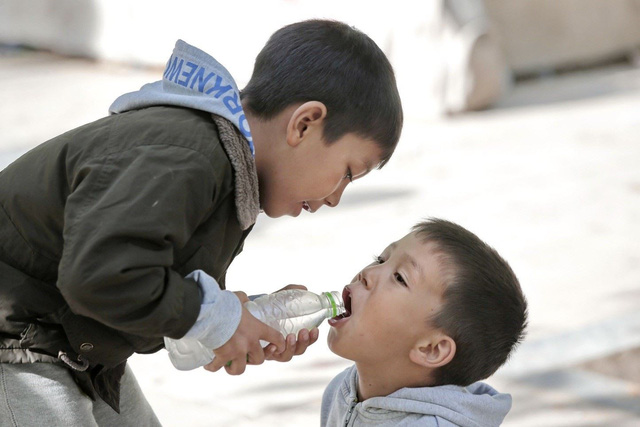 Điều cha mẹ cần biết khi dạy trẻ lòng từ bi